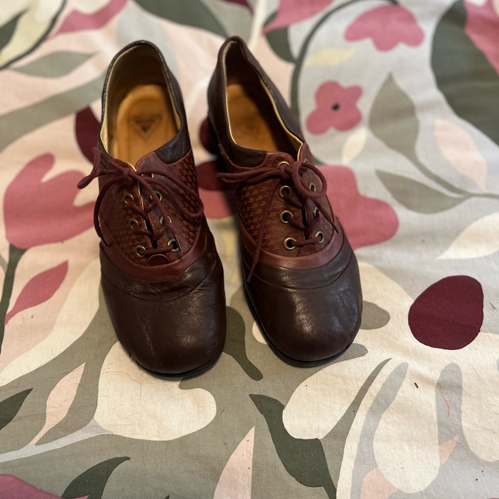 Brown and tan John Fluevog shoes, size 8. Good used condition pls see all photos - Picture 4 of 10